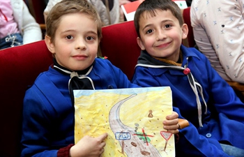 Young Syrians attend awareness session about danger of conflict leftovers