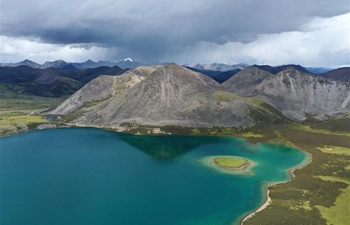 Scenery of Si Chen Lhasa Tso lake in Tibet