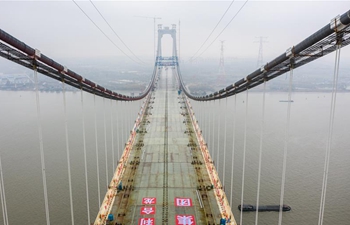 China's first suspension bridge integrating expressway, railway completes main body
