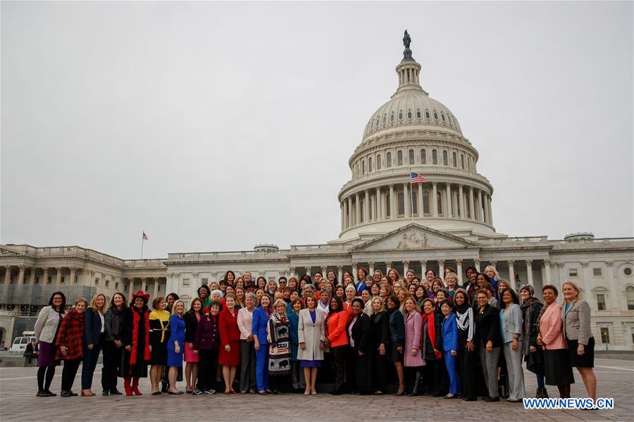 U.S.-WASHINGTON D.C.-PELOSI-FEMALE DEMOCRATIC MEMBERS-PHOTO