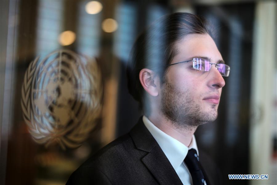 UN-TOUR GUIDE-OLIVER MARSH