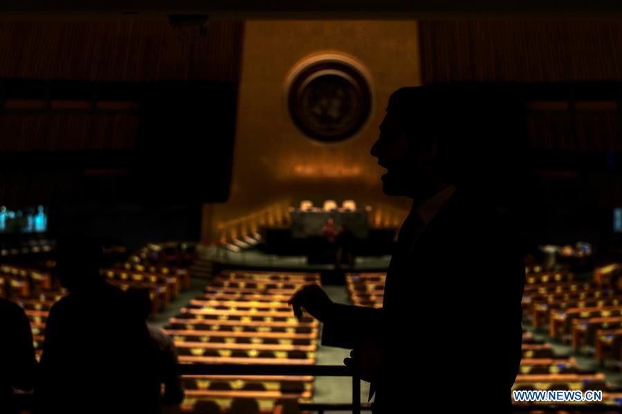 UN-TOUR GUIDE-OLIVER MARSH