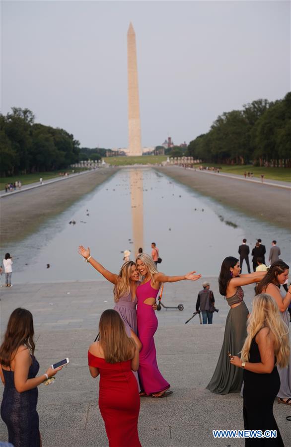 U.S.-WASHINGTON D.C.-GRADUATES-PROM