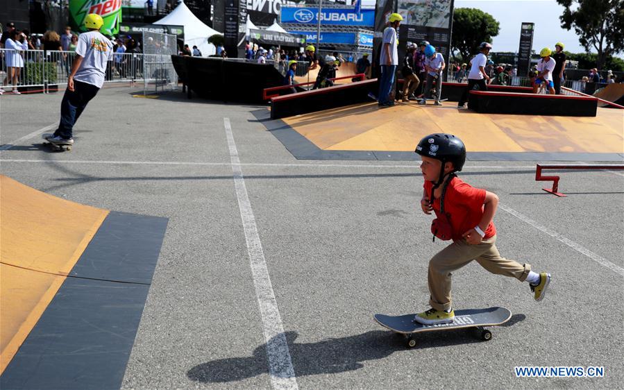 (SP)U.S.-LOS ANGELES-DEW TOUR-SKATEBOARDERS