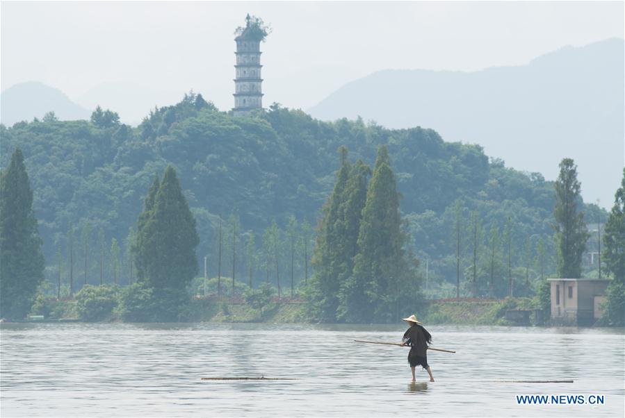 CHINA-ZHEJIANG-HANGZHOU-BAMBOO-CROSSING RIVER (CN)