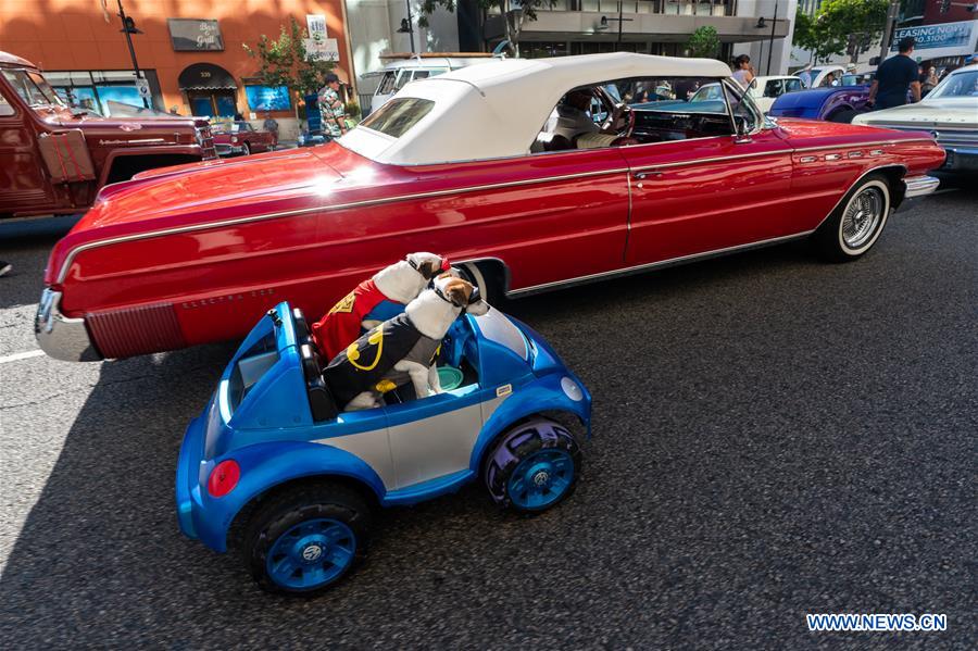 U.S.-GLENDALE-CRUISE NIGHT-CLASSIC CARS