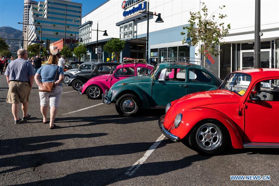 U.S.-GLENDALE-CRUISE NIGHT-CLASSIC CARS