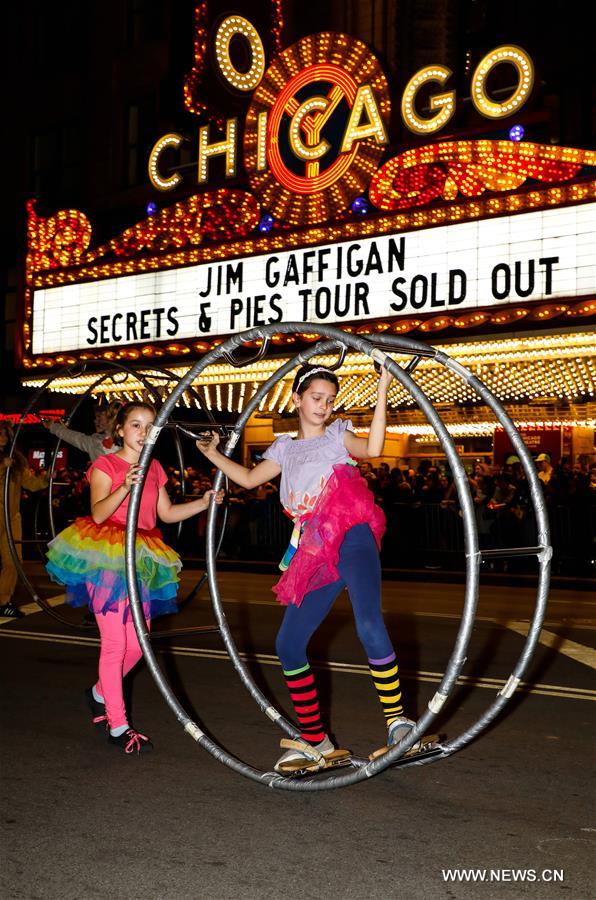 U.S.-CHICAGO-HALLOWEEN PARADE-ART IN THE DARK