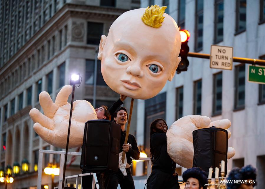 U.S.-CHICAGO-HALLOWEEN PARADE-ART IN THE DARK