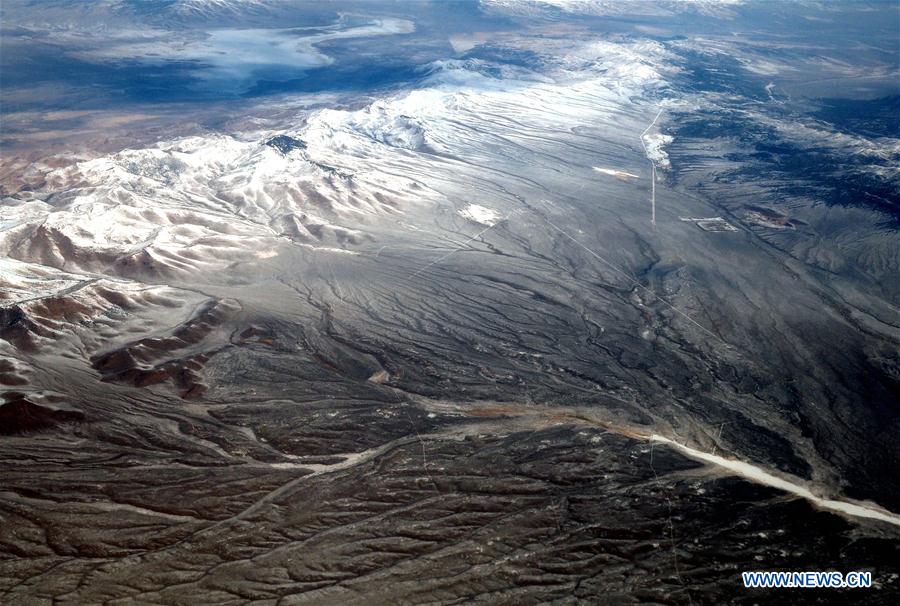 U.S.-ABOARD AIRPLANE-SCENERY