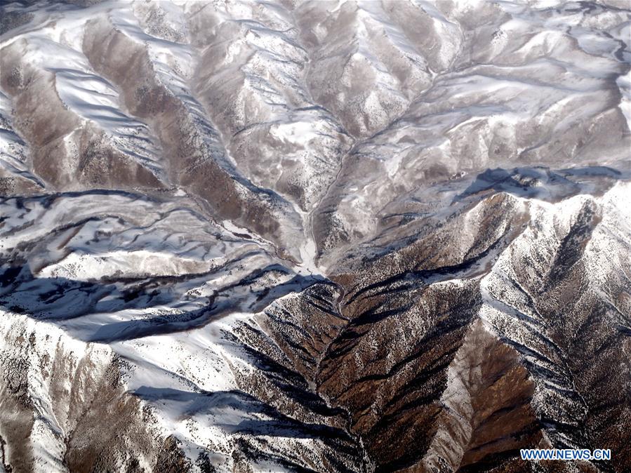 U.S.-ABOARD AIRPLANE-SCENERY