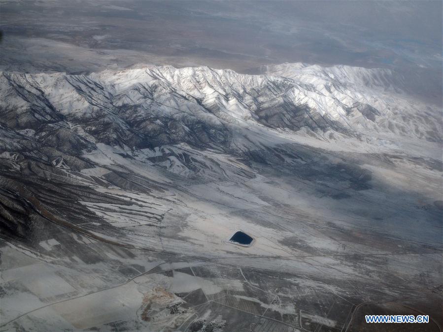 U.S.-ABOARD AIRPLANE-SCENERY