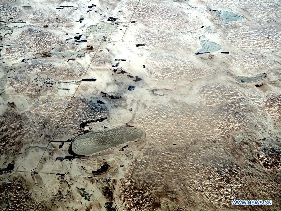 U.S.-ABOARD AIRPLANE-SCENERY