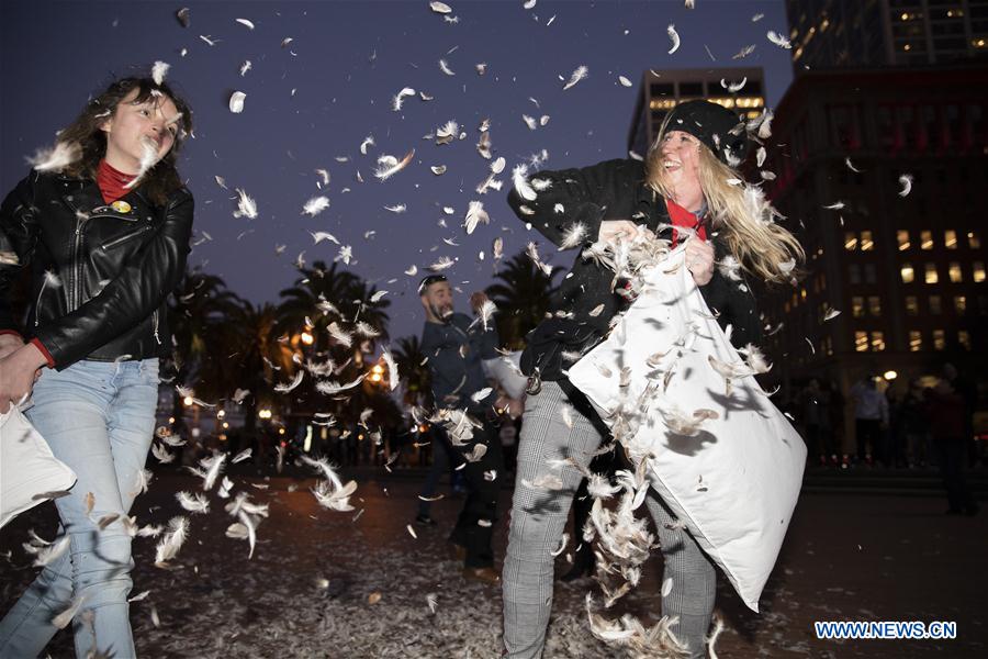 U.S.-SAN FRANCISCO-PILLOW FIGHT