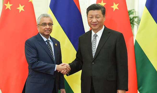 Xi meets Mauritian prime minister