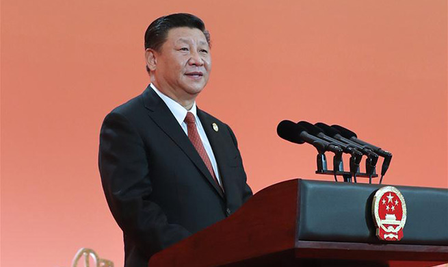 Xi hosts banquet for guests attending CIIE