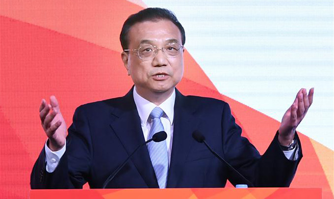 Chinese premier calls for stepping up China-Singapore economic cooperation