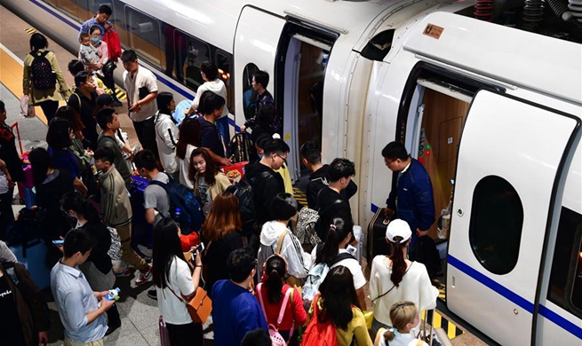 Zhengzhou railway system witnesses travel rush as Labor Day holiday ends