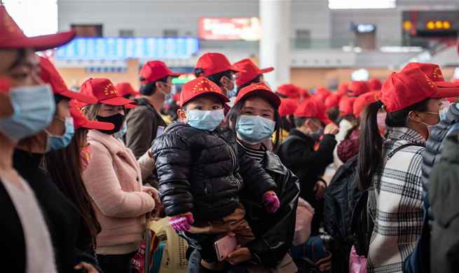 Workers return to work by customized train in SW China's Yunnan