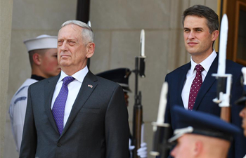 U.S. defense secretary holds welcome ceremony for British counterpart at Pentagon