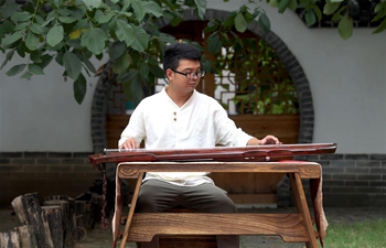 Pic story: young man dedicated to promoting "Guqin" culture