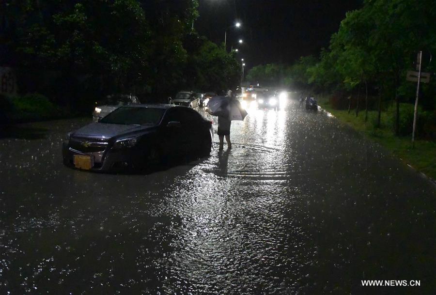  Some areas of Nanning were waterlogged due to a sudden rainstorm starting on Friday night.