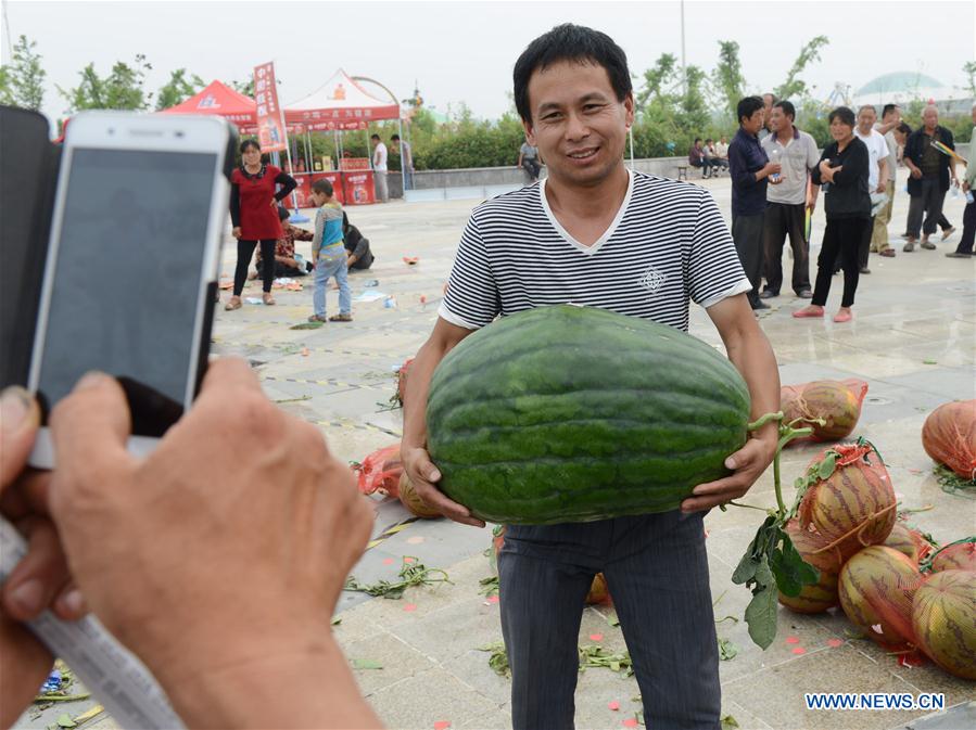 #CHINA-HENAN-WATERMELON-COMPETITION (CN)