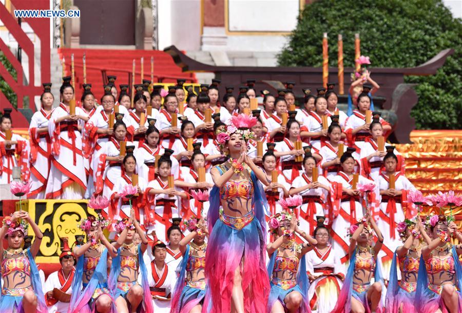 #CHINA-HUBEI-DUANWU FESTIVAL-FAIR (CN)