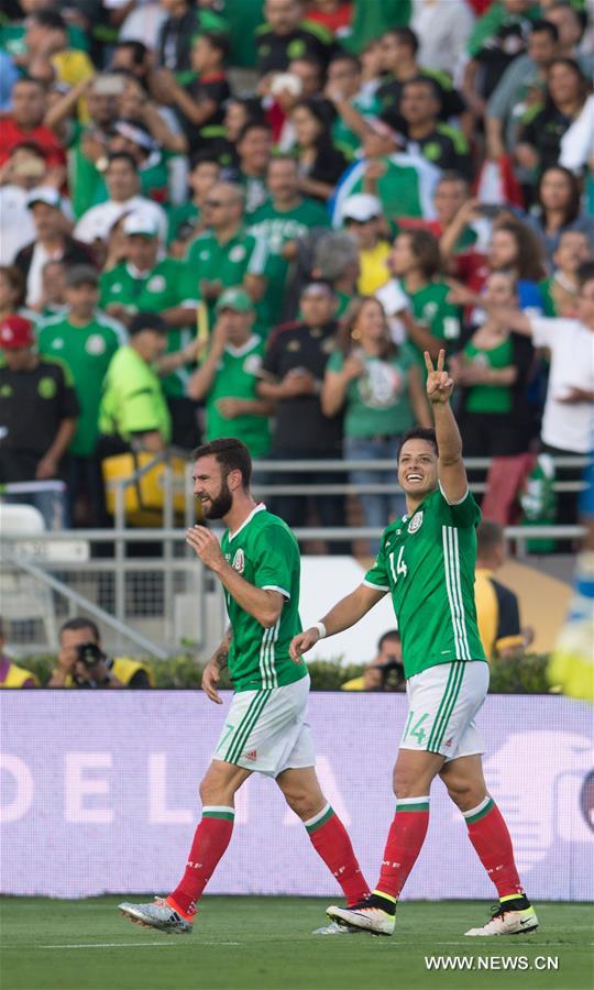 Mexico's Oribe Peralta (R) celebrates after scoring during the Copa America Centenario tournament Group C football match between Mexico and Jamaica in Pasadena, California, the United States, on June 9, 2016