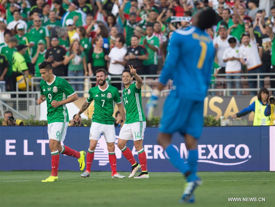 Mexico's Oribe Peralta (R) celebrates after scoring during the Copa America Centenario tournament Group C football match between Mexico and Jamaica in Pasadena, California, the United States, on June 9, 2016