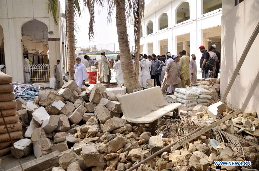 People search for survivors at a roof collapse site in southern Pakistani port city of Karachi, June 10, 2016. 