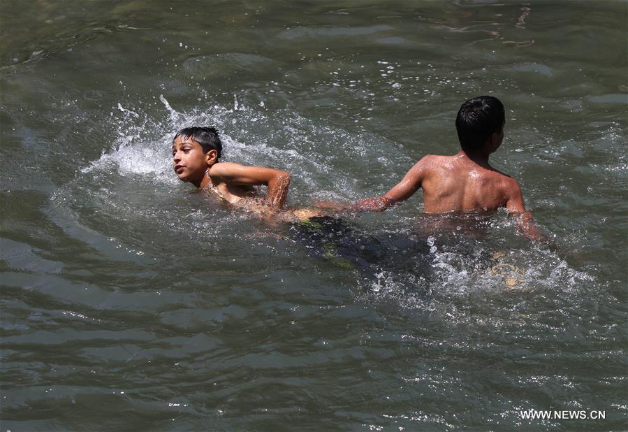 KASHMIR-SRINAGAR-HOT WEATHER