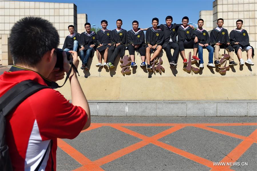 CHINA-JILIN-UNIVERSITY-GRADUATION PHOTO (CN)