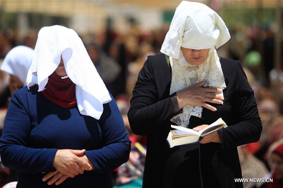 JERUSALEM-RAMADAN-PALESTINIANS-PRAY