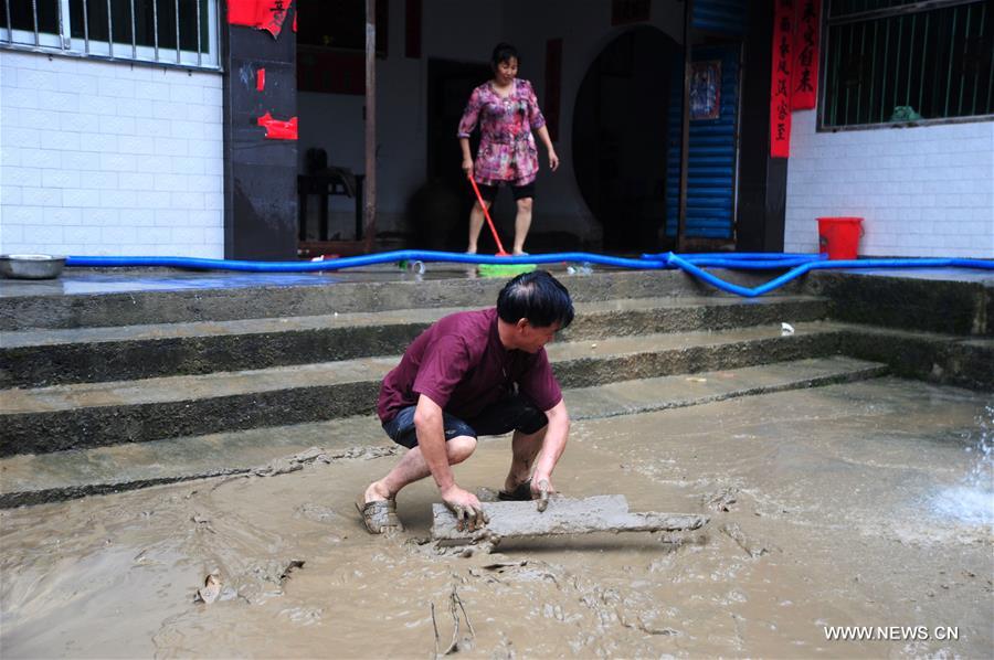 Torrential rain hit Youyang from Sunday to Monday, with precipitation of more than 200 millimeters in some townships. Torrential rain hit Youyang from Sunday to Monday, with precipitation of more than 200 millimeters in some townships.