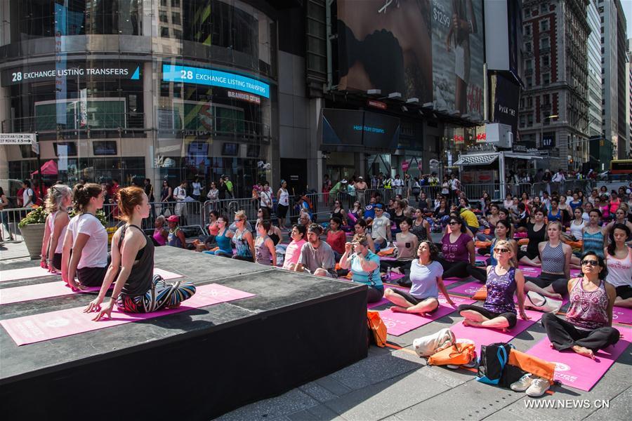 U.S.-NEW YORK-TIMES SQUARE-YOGA-SOLSTICE