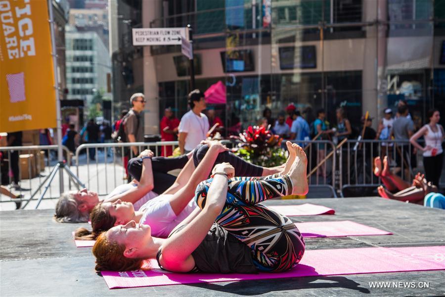 U.S.-NEW YORK-TIMES SQUARE-YOGA-SOLSTICE
