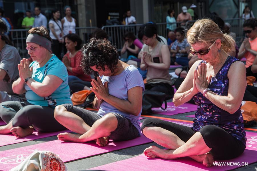U.S.-NEW YORK-TIMES SQUARE-YOGA-SOLSTICE