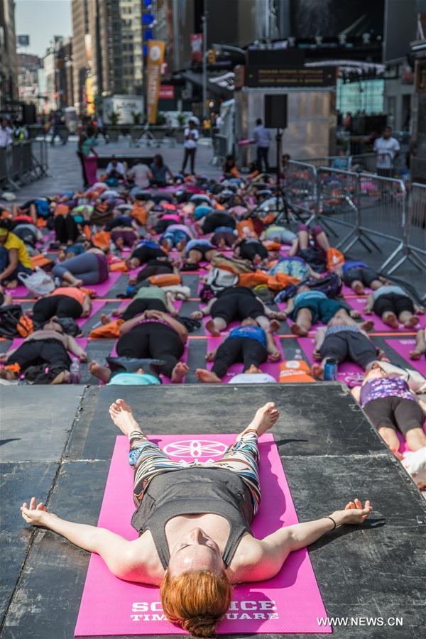 U.S.-NEW YORK-TIMES SQUARE-YOGA-SOLSTICE