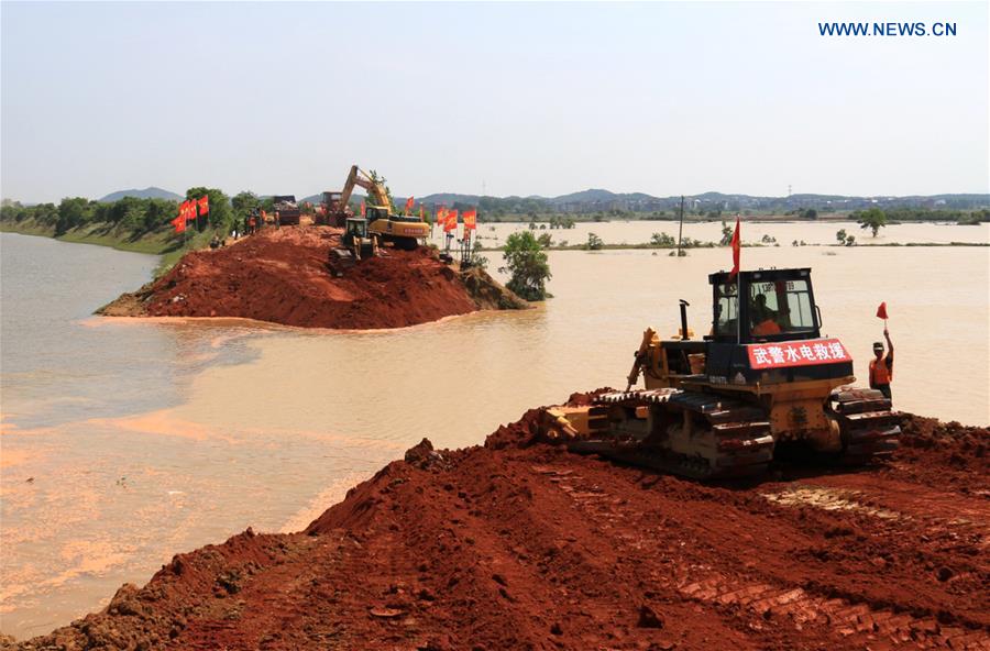 #CHINA-JIANGXI-POYANG-BANK BREACH-MENDING (CN)