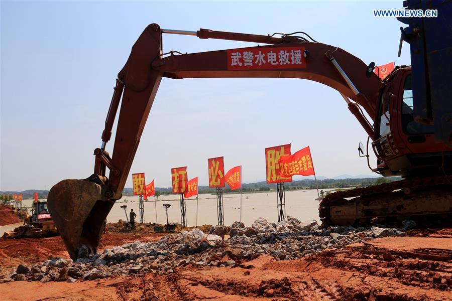 #CHINA-JIANGXI-POYANG-BANK BREACH-MENDING (CN)