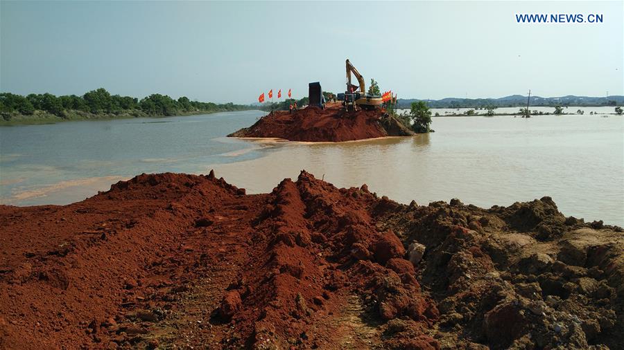 #CHINA-JIANGXI-POYANG-BANK BREACH-MENDING (CN)
