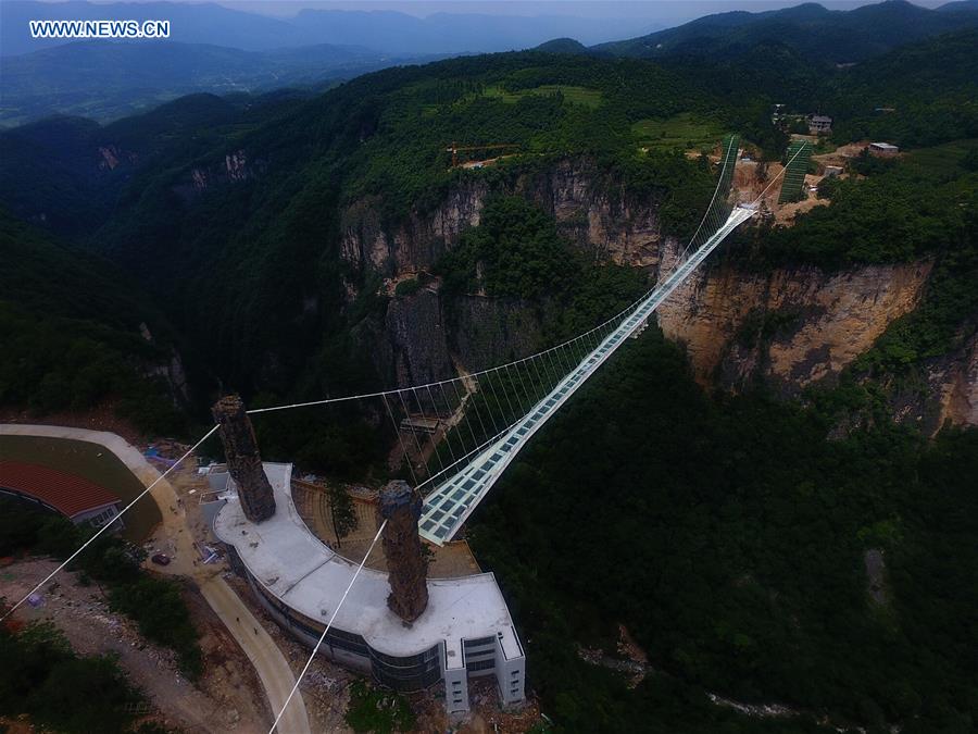 CHINA-HUNAN-ZHANGJIAJIE-GLASS BRIDGE (CN)