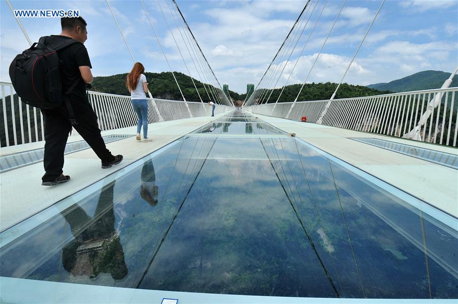 CHINA-HUNAN-ZHANGJIAJIE-GLASS BRIDGE (CN)