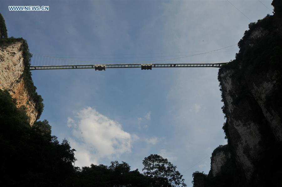 CHINA-HUNAN-ZHANGJIAJIE-GLASS BRIDGE (CN)