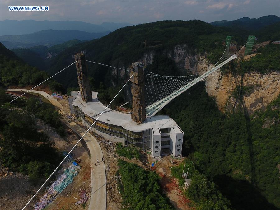 CHINA-HUNAN-ZHANGJIAJIE-GLASS BRIDGE (CN)