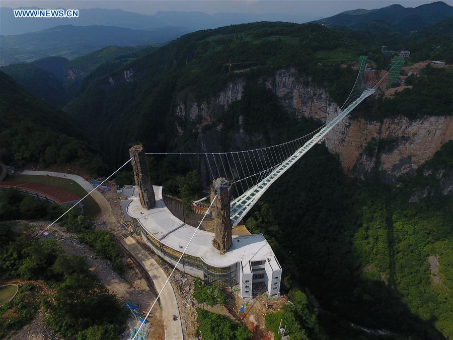 CHINA-HUNAN-ZHANGJIAJIE-GLASS BRIDGE (CN)