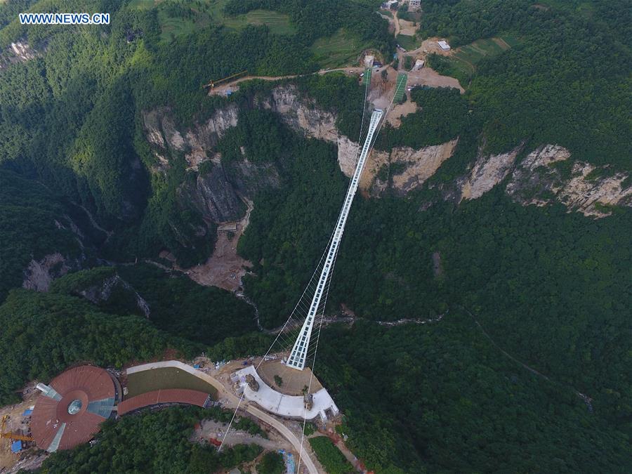 CHINA-HUNAN-ZHANGJIAJIE-GLASS BRIDGE (CN)