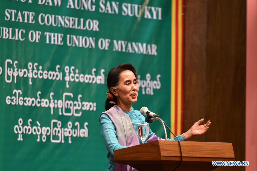 Myanmar migrant workers attend a rally to welcome the arrival of Myanmar State Counselor and Foreign Minister Aung San Suu Kyi in Samut Sakhon province, Thailand, June 23, 2016. Myanmar migrant workers attend a rally to welcome the arrival of Myanmar State Counselor and Foreign Minister Aung San Suu Kyi in Samut Sakhon province, Thailand, June 23, 2016.