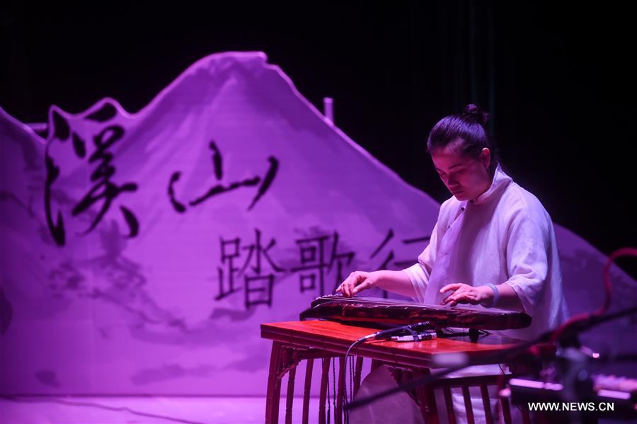Musicians Wu Na and Huan Qing held the concert here on Saturday to show the charm of the traditional Chinese music with traditional musical instruments.